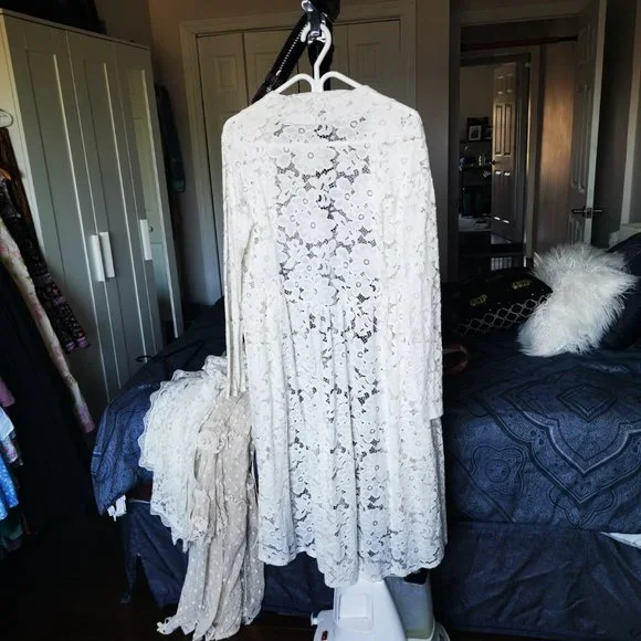 Lace Duster - Picture 4 of 5